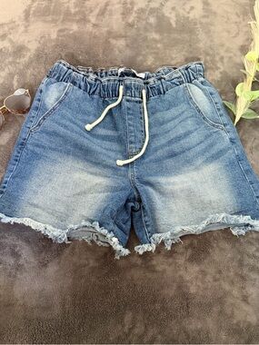 Celebrity Pink Light Wash Denim Drawstring Shorts Sz M